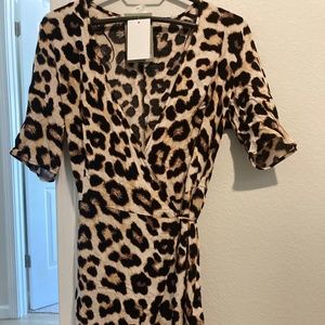Cute wrap dress leopard print